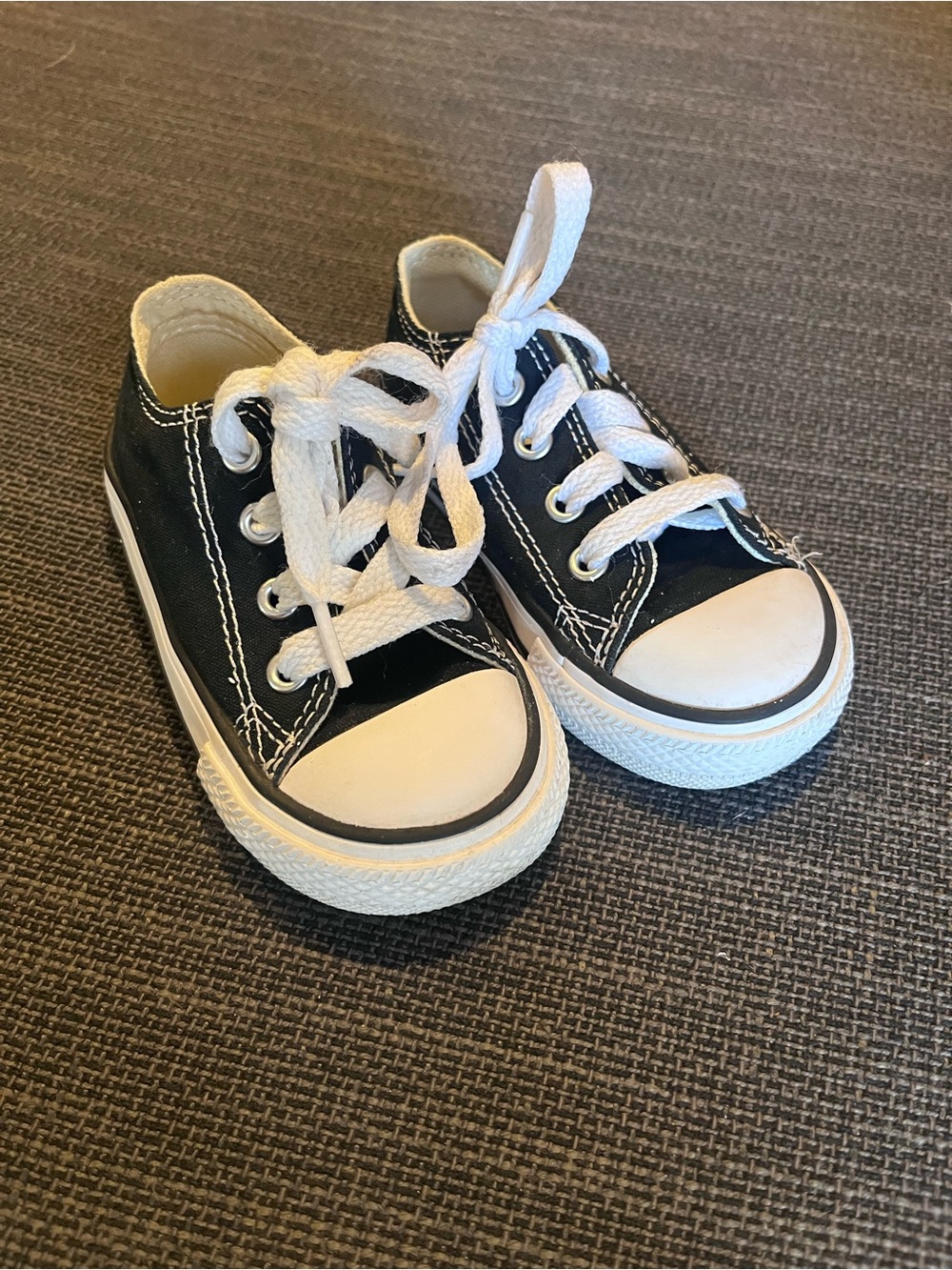 Black & White Low Top Converse - 5C